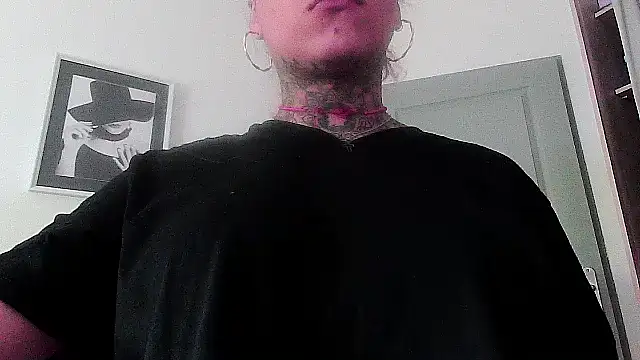 Snapshot of serena__vedette chatting on 09.30.25 serena vedette online show from 09.30.25