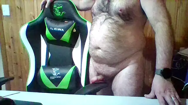 Snapshot of BearArg chatting on 11.08.25 BearArg online show from 11.08.25