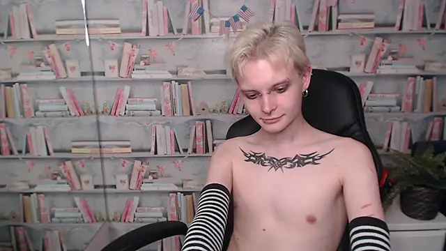 Snapshot of DemianEnglen chatting on 02.26.25 DemianEnglen online show from 02.26.25