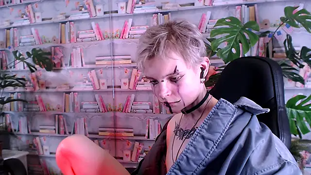 Snapshot of DemianEnglen chatting on 03.19.25 DemianEnglen online show from 03.19.25