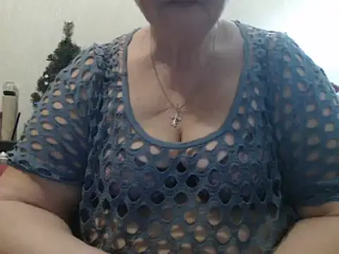 Snapshot of DeniseeRosea chatting on 02.28.25 DeniseeRosea online show from 02.28.25