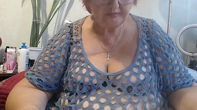 Snapshot of DeniseeRosea chatting on 09.22.25 DeniseeRosea online show from 09.22.25