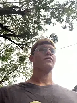 izan 20 online show from 02.10.25