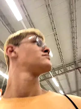 izan 20 online show from 11.13.25