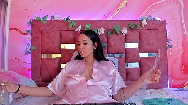 scarlett  evans  online show from 03.14.25