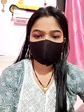 Snapshot of Simran-001 chatting on 10.25.25 Simran-001 online show from 10.25.25