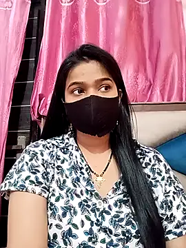 Snapshot of Simran-001 chatting on 10.30.25 Simran-001 online show from 10.30.25