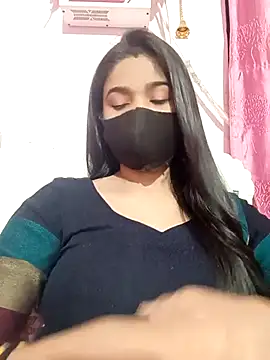 Snapshot of Simran-001 chatting on 11.30.25 Simran-001 online show from 11.30.25