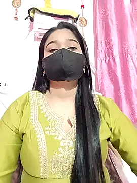 Snapshot of Simran-001 chatting on 12.05.25 Simran-001 online show from 12.05.25