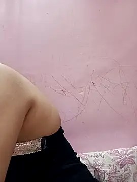 Snapshot of Simran-001 chatting on 12.14.25 Simran-001 online show from 12.14.25