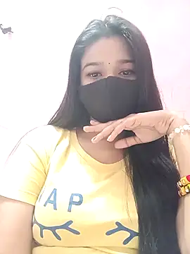 Snapshot of Simran-001 chatting on 12.17.25 Simran-001 online show from 12.17.25