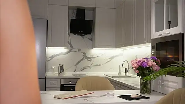 Snapshot of Sofa_01 chatting on 11.12.25 Sofa 01 online show from 11.12.25