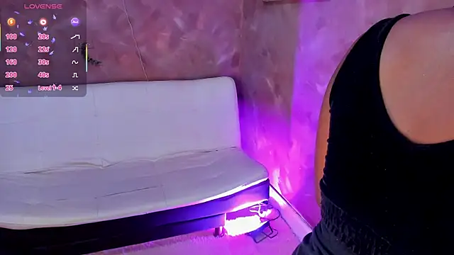 Snapshot of Stela__Gs chatting on 12.21.25 Stela Gs online show from 12.21.25