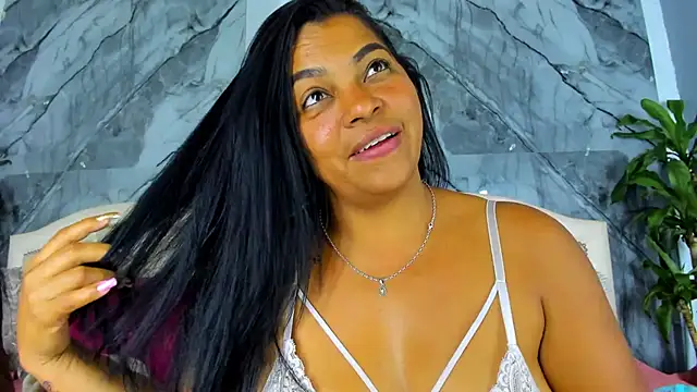 Snapshot of Brunette_Scarleth09 chatting on 01.25.25 Brunette Scarleth09 online show from 01.25.25