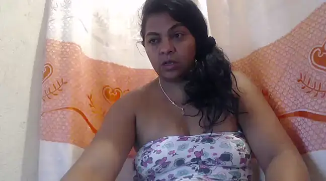 Snapshot of Brunette_Scarleth09 chatting on 03.04.25 Brunette Scarleth09 online show from 03.04.25