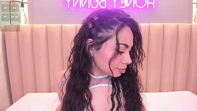 Naomymonroe  online show from 11.25.25