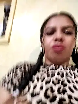 Snapshot of Ariana-07 chatting on 02.28.25 Ariana-07 online show from 02.28.25