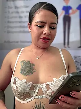 Snapshot of Ariana-07 chatting on 12.13.25 Ariana-07 online show from 12.13.25