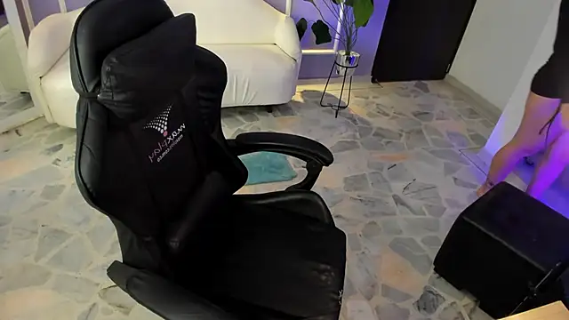 alaia greyy online show from 09.12.25