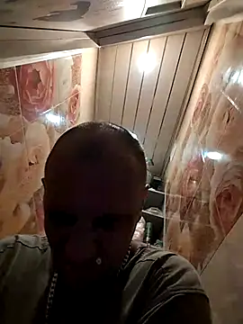 Snapshot of MaxDevilWhite chatting on 09.30.25 MaxDevilWhite online show from 09.30.25