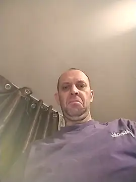 Snapshot of MaxDevilWhite chatting on 11.26.25 MaxDevilWhite online show from 11.26.25