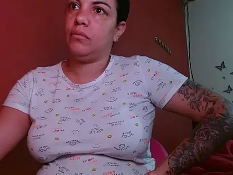 Snapshot of Tammyymilf chatting on 10.15.25 Tammyymilf online show from 10.15.25