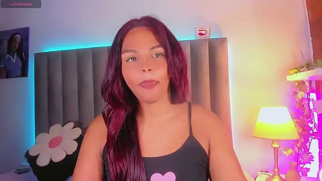 Snapshot of CamiiGarcia chatting on 11.06.25 CamiiGarcia online show from 11.06.25