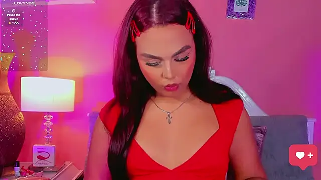 Snapshot of CamiiGarcia chatting on 11.26.25 CamiiGarcia online show from 11.26.25