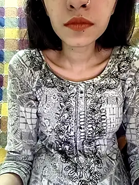 Snapshot of cute_IndianBabe chatting on 03.04.25 cute IndianBabe online show from 03.04.25