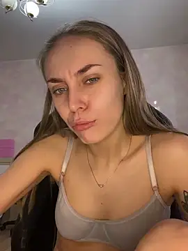 White Lu online show from 02.15.25