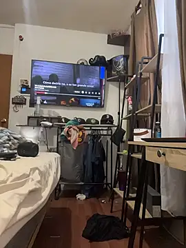 Snapshot of paullliliu chatting on 10.13.25 paullliliu online show from 10.13.25