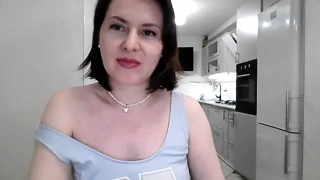 Snapshot of Victoria_Glam chatting on 11.28.25 Victoria Glam online show from 11.28.25