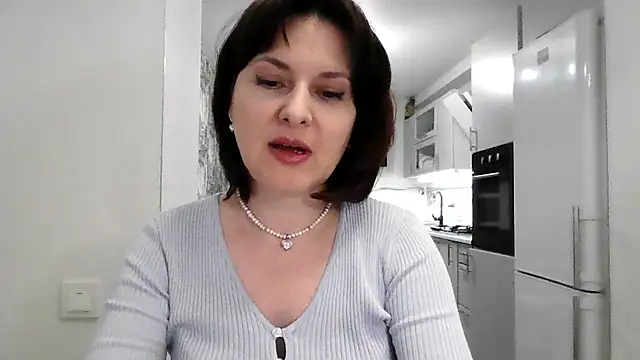 Snapshot of Victoria_Glam chatting on 11.29.25 Victoria Glam online show from 11.29.25