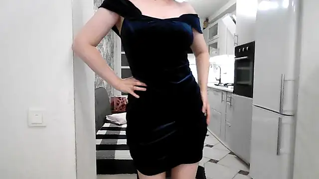 Snapshot of Victoria_Glam chatting on 11.30.25 Victoria Glam online show from 11.30.25