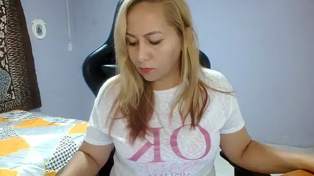 Snapshot of mariana0x chatting on 03.04.25 mariana0x online show from 03.04.25