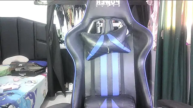 Snapshot of mariana0x chatting on 10.14.25 mariana0x online show from 10.14.25