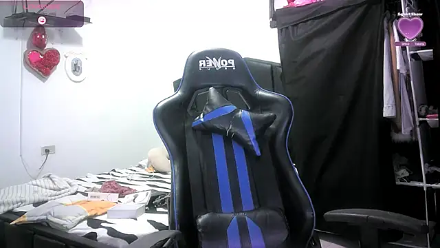 Snapshot of mariana0x chatting on 10.22.25 mariana0x online show from 10.22.25