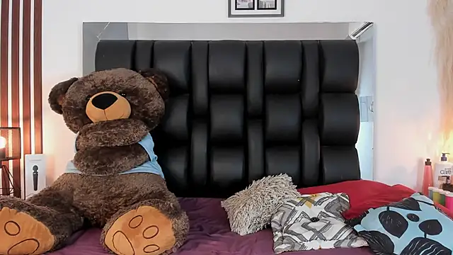 Amberr1 online show from 01.30.25