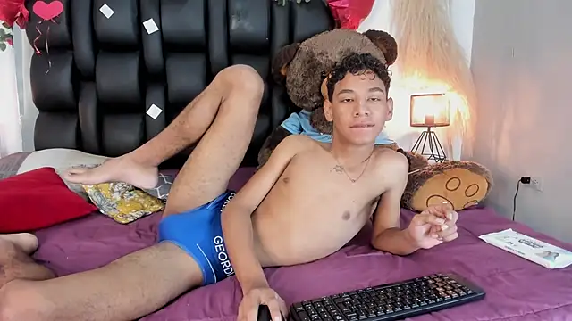 Amberr1 online show from 02.17.25