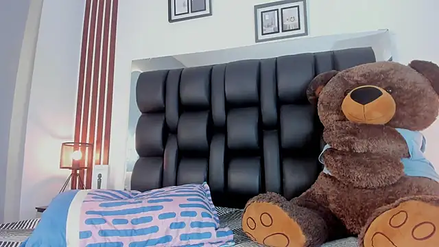 Amberr1 online show from 03.18.25