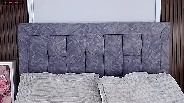 MeganCrow online show from 04.18.26