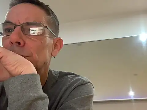 Kenhornu online show from 12.17.25