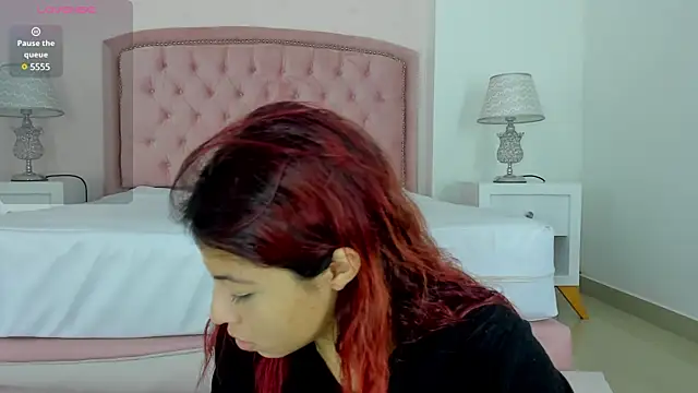 Kendall  Fox online show from 02.10.25