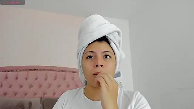 Kendall  Fox online show from 10.18.25