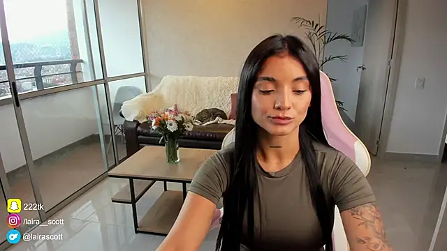 LairaScott online show from 02.26.25