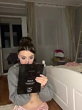 Snapshot of bunnythetailor chatting on 02.05.25 bunnythetailor online show from 02.05.25