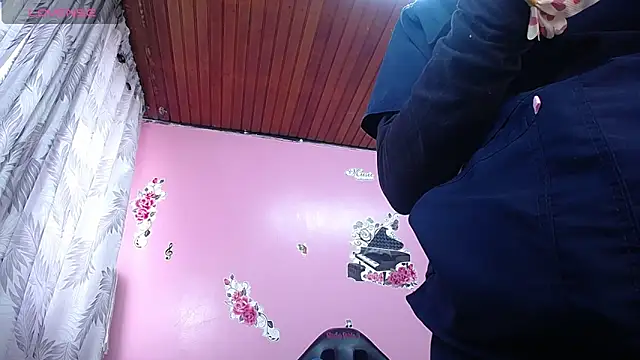 Snapshot of Sofii_cutee chatting on 02.21.25 Sofii cutee online show from 02.21.25