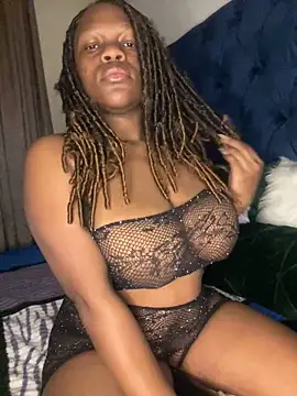 Snapshot of Boneca25 chatting on 01.27.25 Boneca25 online show from 01.27.25
