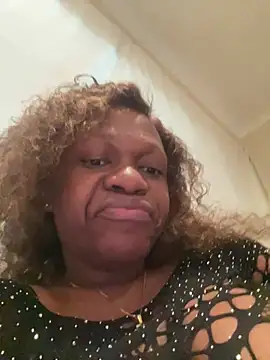 Snapshot of Boneca25 chatting on 03.17.25 Boneca25 online show from 03.17.25