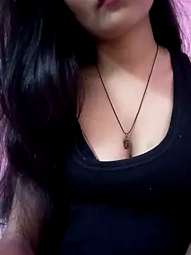 Snapshot of Tanu-00 chatting on 10.18.25 Tanu-00 online show from 10.18.25